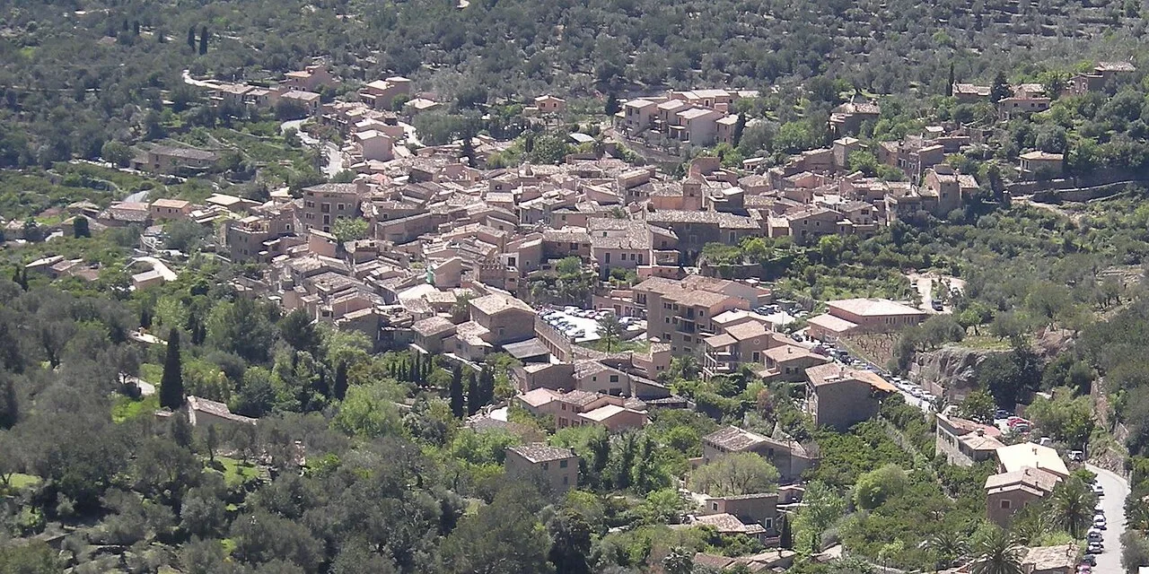 Cropped from file:Fornalutx-1.jpg