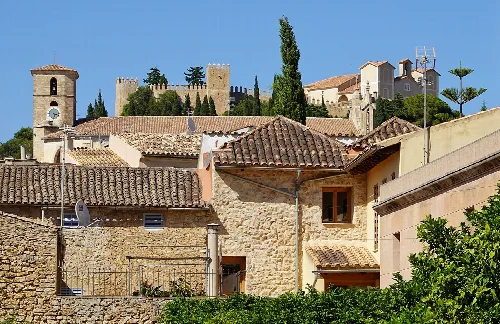 Gebäude und Burg in Artà, Mallorca, Spanien