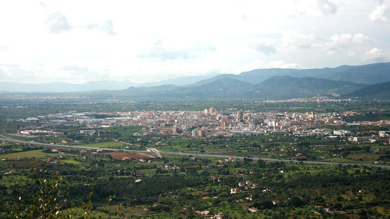 Panoramablick auf Inca und die umliegenden Berge von Puig de Santa Magdalena aus.