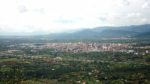Panoramablick auf Inca und die umliegenden Berge von Puig de Santa Magdalena aus.