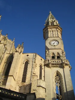 Pfarrkirche mit Turm und gotischer Architektur in Manacor