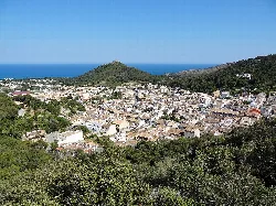 Vista panorámica de Capdepera, Puig Saguer y el mar desde el castillo.